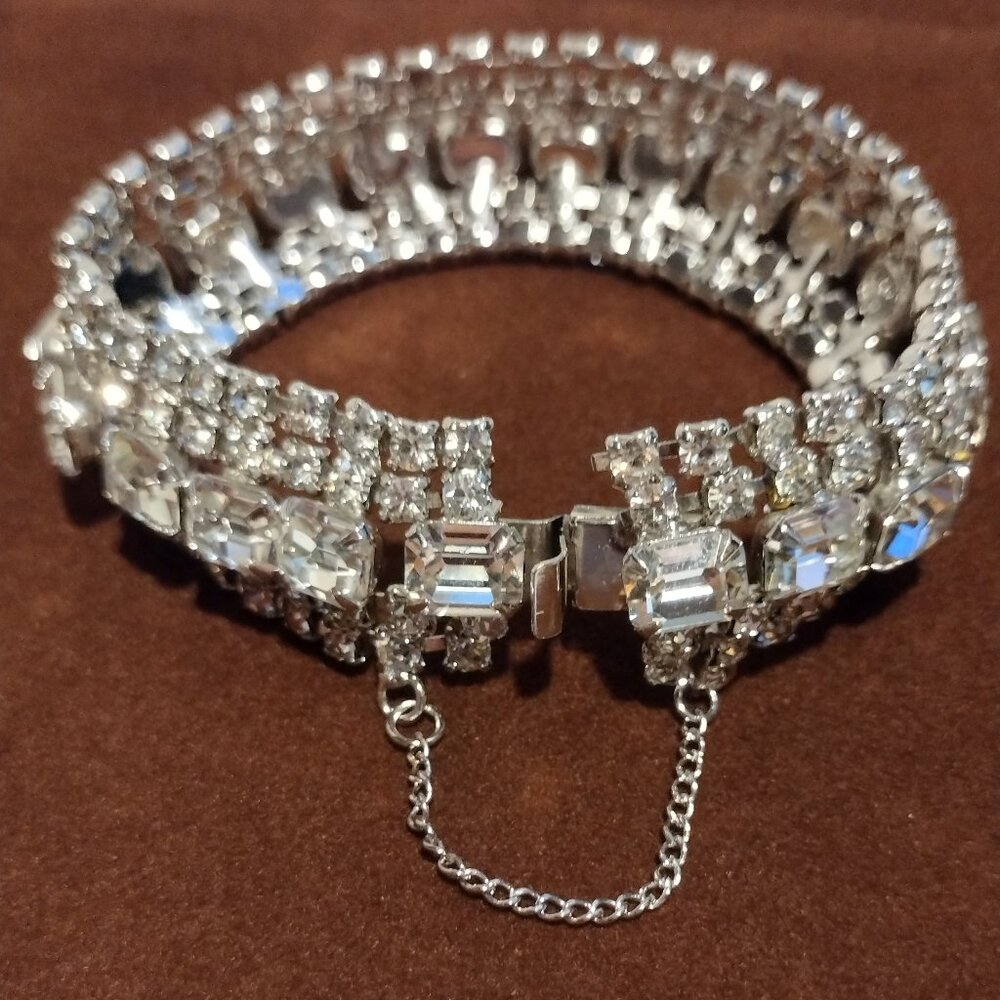 Gorgeous Rhinestone Bracelet - Picture 7 of 7